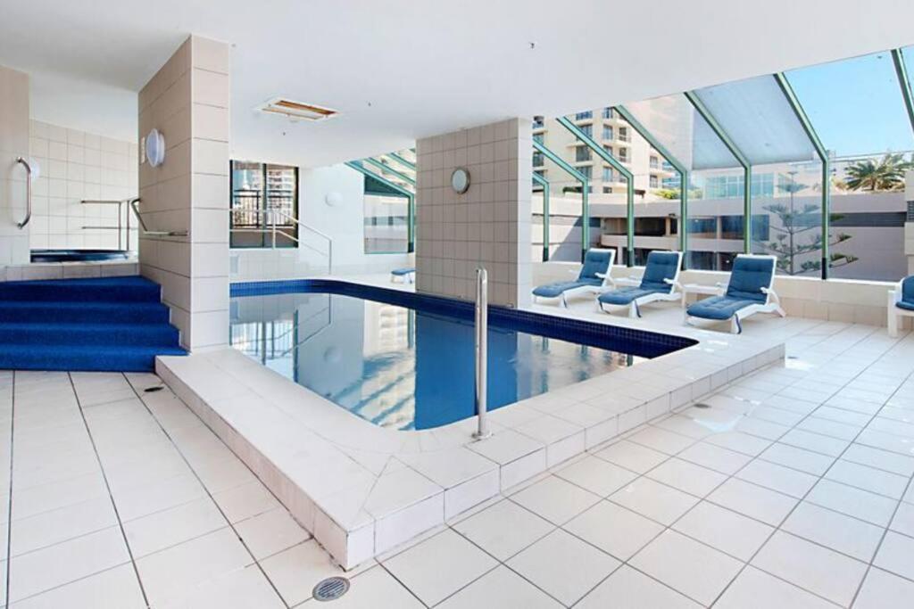 Apartment Surfers Paradise Absolute Beachfront With Views, High Level 1br - Ideal For Couples Or 2 Ppl Travelling Together Gold Coast