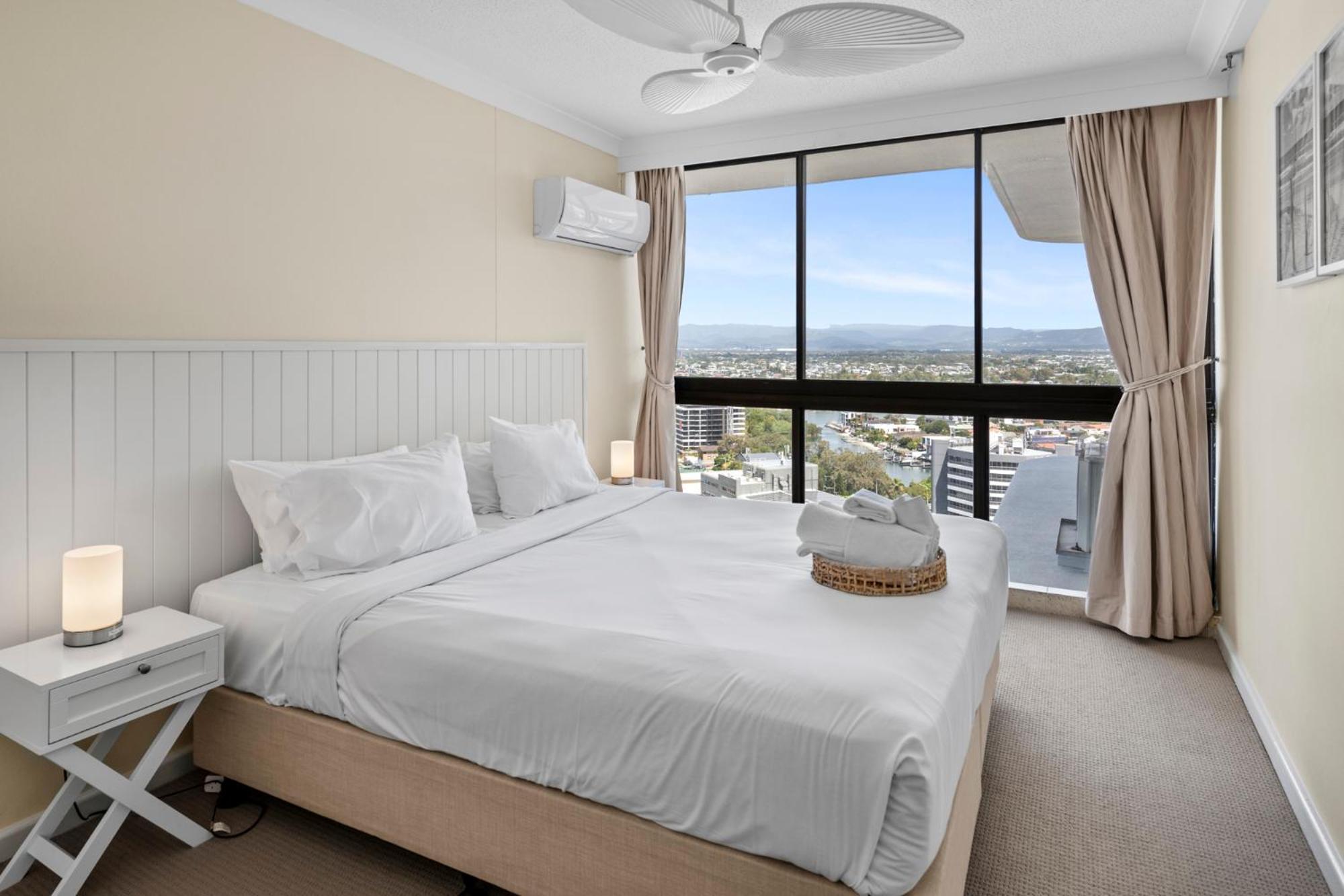 Surfers Paradise Absolute Beachfront With Views, High Level 1br - Ideal For Couples Or 2 Ppl Travelling Together Apartment *